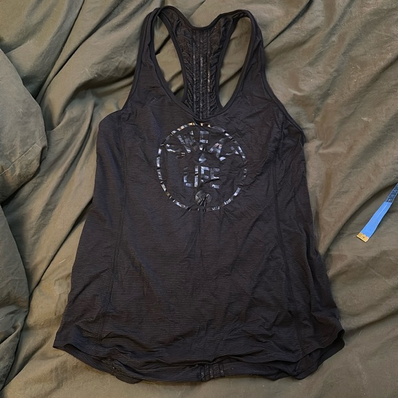 Lululemon sweat study tank 6 or 8 - Picture 1 of 7